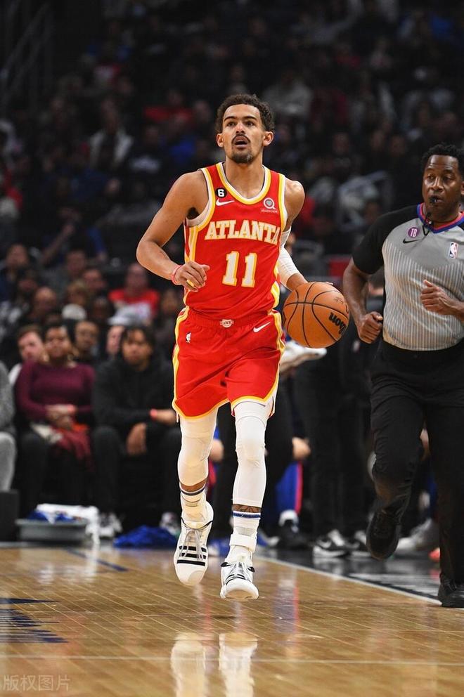 包含菲尼克斯太阳内部会议纪要流出——关键时刻官宣签约；荷甲使命明确；训练强度明显提升的词条